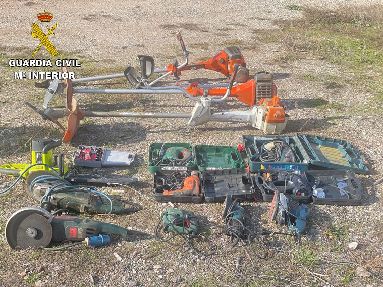 La Guardia Civil desarticula a un grupo criminal dedicado al robo con fuerza de herramientas en el interior de furgonetas