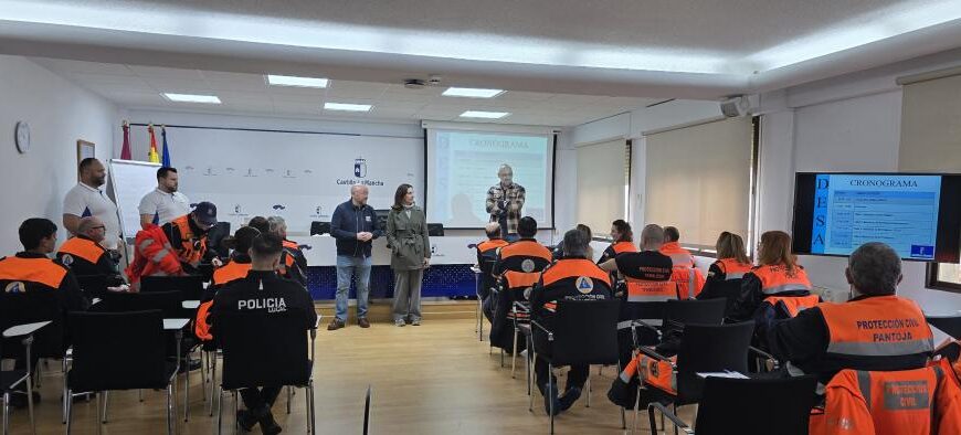 34 voluntarios de Protección Civil y policías locales reciben capacitación en atención sanitaria a múltiples víctimas y reanimación cardiopulmonar.