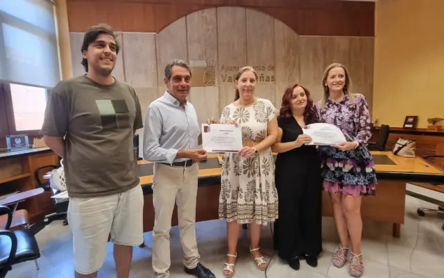 Entrega de la recaudación del ciclo Las 14 Notas del Vino a Neurodiversos y A-Down en Valdepeñas