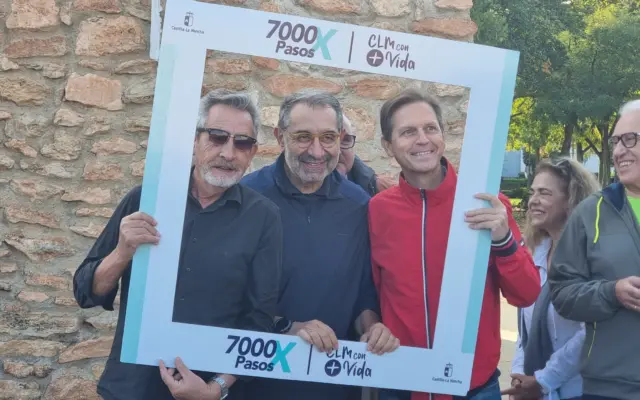 Participantes en la caminata de 7.000 pasos CLM x la vida en Valdepeñas